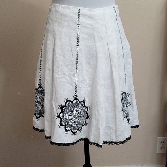 The Limited Skirt - Picture 4 of 8